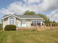 Spectacular beachfront with epic views, beautiful lit-up deck for sunset dining! Hotels in Lubec