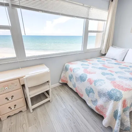 Oceanfront 2Br Condo w/ Balcony & Flexible Sleeping Setup, Unit 338