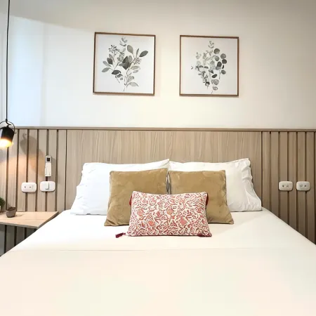 Reset (Hotel-Cafe-Coworking)