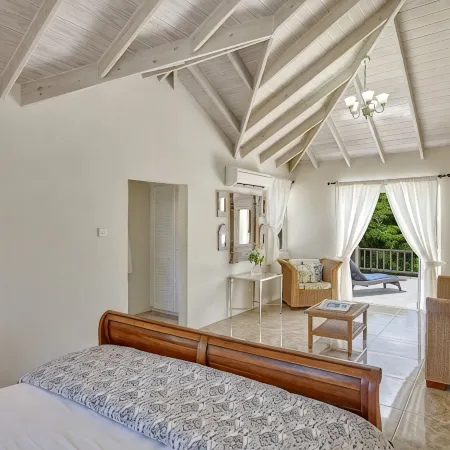 Luxury 6 Bed Villa With Pool, Mullins Bay