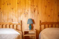 Unit 2 - Bay view duplex cottage, near coffee shops, restaurants and beach - Homestays