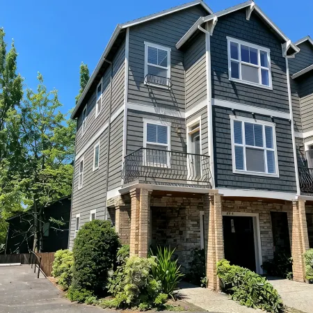 Simply Chic Townhome 15 Mins to Pdx Airport.