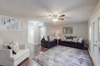 Stylish townhome, sleeps 8, pet friendly. - balcony