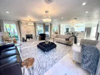 Relax with whole family at peaceful place and enjoy easy access to everything. - ห้องครัว