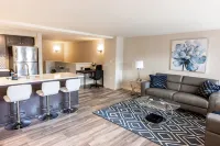 Stylish Chic Downtown Apartment - Pools