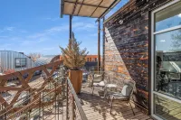 Sunny Chic Baca Railyard Retreat: Balcony + Full Kitchen + Laundry - Condos