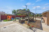 Coastal Home Near UCSB & Airport + Hot Tub, King Beds, Fast Wifi, Sleeps 6 - واي فاي