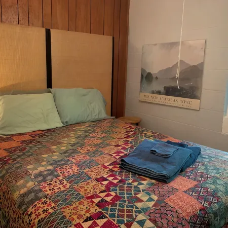 Central and Shady 1-bedroom house in Yellow Springs with WiFi and AC