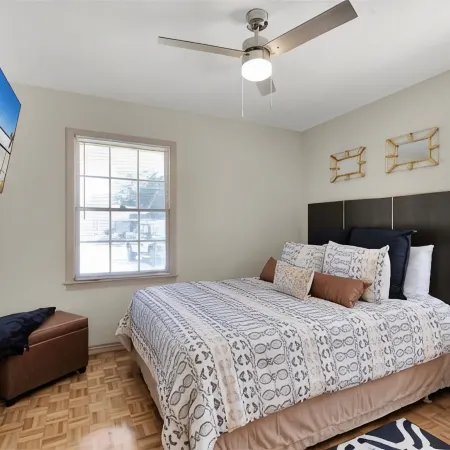 Stylish & Cozy Midtown Home away from Home