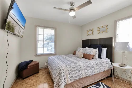 Stylish & Cozy Midtown Home away from Home