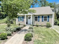 The Cottage @ Afton Mountain- Close to Wineries! - Country Houses