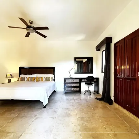 Fabulous 2 bedroom Beach Apt with a KING SIZE bed.