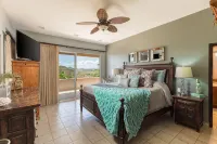 *Spectacular Ocean Views*  Walk to Beach - Secure Gated Community - Sleeps 12 - บังกะโล
