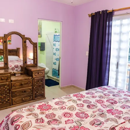 Home with pool and close 7 minutes to the beach, Pet-Friendly