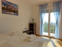 Starry Night - Extra big bed, big bathtub, private parking, sea view, 2 rooms