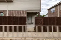 Near UNT + Downtown Square - Spacious Group Stay