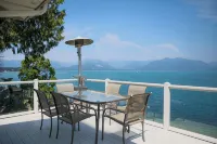 Beautiful Beach House and additional beach cabin with Olympic Mountain view - Bjergudsigt