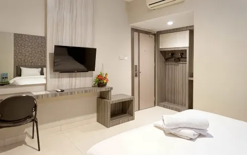 Hotel Holie - 2-Star