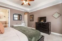Large or Multi Family Alert- Lakeviews-Sleeps 9-Next to Pools- Sdc - Gym