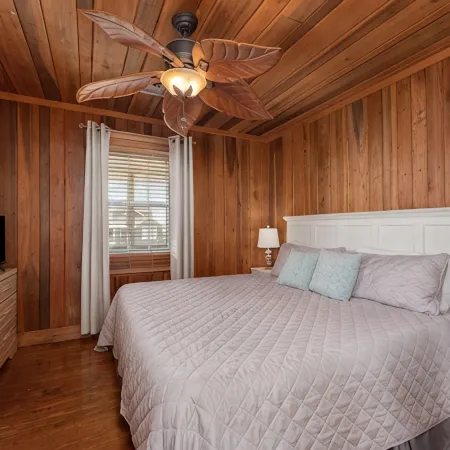 Pup-Friendly Obx Home, Shiplap Charm & Walk-in Showers
