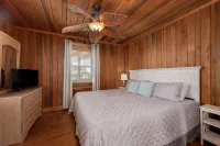 Pup-Friendly Obx Home, Shiplap Charm & Walk-in Showers