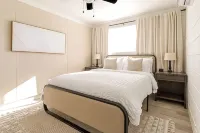 Cozy Pet-Friendly Monthly Discount Furnished King Bed Workspace Single Level - Wifi