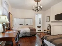Historic Mardi Gras Inn Hotels near Washington Square