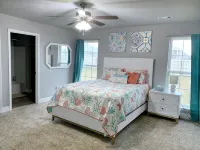 MODERN HOME - firepit & fenced in backyard! - 4-Star