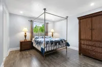 6bdr/4bath tropical paradise with heated pool and lanai, 1 mile from the beach - Wi-Fi