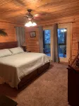 L&D Mountain Retreat Cabin far from the Hustles and Bustles of the City - 4성급
