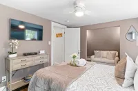Yellow Bird Cottage - Cozy home minutes from Radford University, with large deck - Wifi
