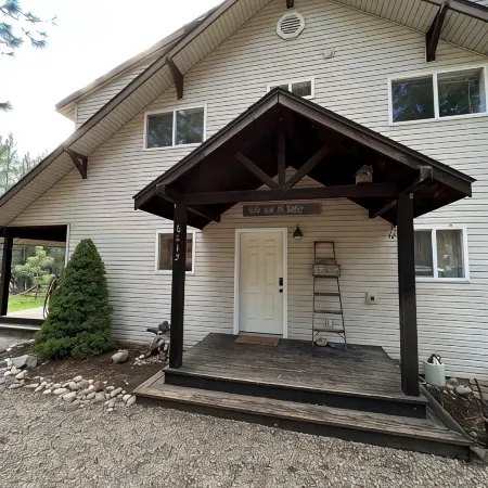 Remote Lake Roosevelt waterfront home