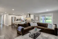 Spacious home with King bed - mins to Stadiums - Homestays