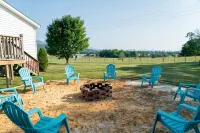 NEW! Farmhouse- Backyard of Shenandoah Nat'l Park - 4-Sterne