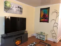 Modern-Bohemian quarters - King Bed-Washer/Dryer - Wi-Fi