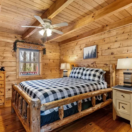 Log Cabin, Utk/Neyland, Smokies, 16Acres, FP, HotTub, GameRoom,Fishing,Golf,Pets