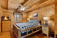 Log Cabin, Utk/Neyland, Smokies, 16Acres, FP, HotTub, GameRoom,Fishing,Golf,Pets