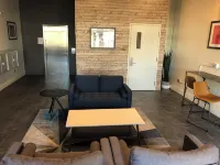 Space Jungle Studio with Free Parking, King Bed walk to UofA, Nightlife and Food - Condos