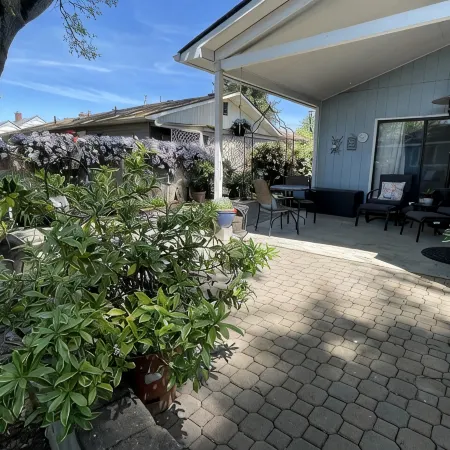 Lovely private guest suite w/hot tub/grill/kitchenette