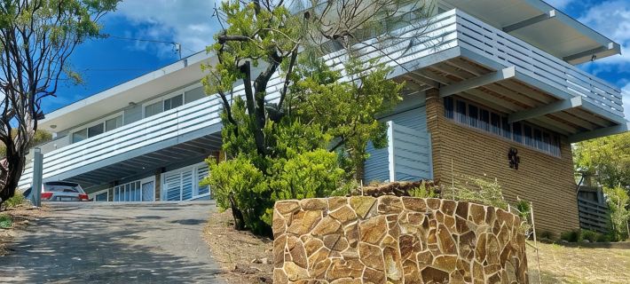 On Top of the World - Incredible Bay views with massive outdoor undercover deck Hotéis em Rye