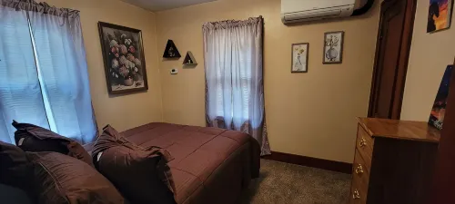Nice home in downtown 1 block from theater - Homestays