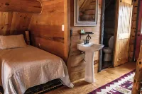 Spring Pond Cabin at White Buffalo Lodge;Family-sized with lake access - Chalets