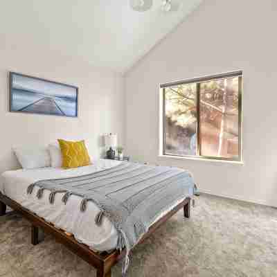 Beautiful | Hot Tub | Pet Friendly | Fenced Rooms
