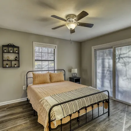 Lake, Fun, BBQ & Family. Charming & Cozy Home!