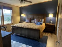 Modern cabin with hot tub, 60 acres with elk views, at the top of Winslow Hill - 4-Star
