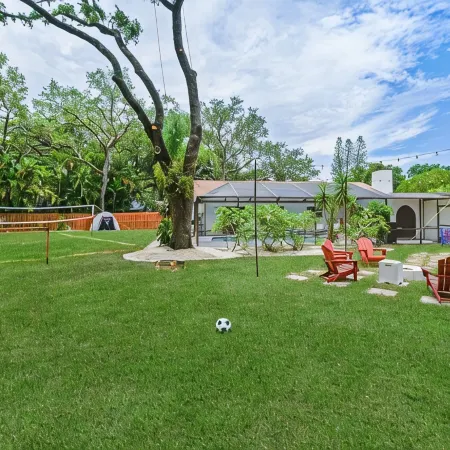 Backyard Games, Fire Pit, Heated Pool, Near Beach