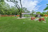 Backyard Games, Fire Pit, Heated Pool, Near Beach - 3 stjerner