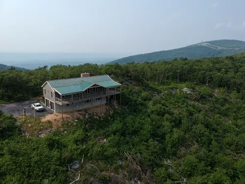 Secluded Mountain Cabin with Spectacular Views- Hiker's Dream - 4-Star