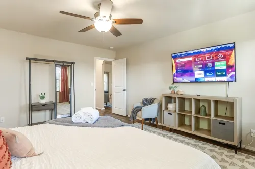 Modern Home Near Rose District: KING Bed, Hot Tub - Wifi