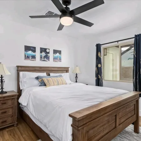 Modern Top Gun House in Arrowhead district. Heated Pool/Outdoor BBQ/Bar/Games